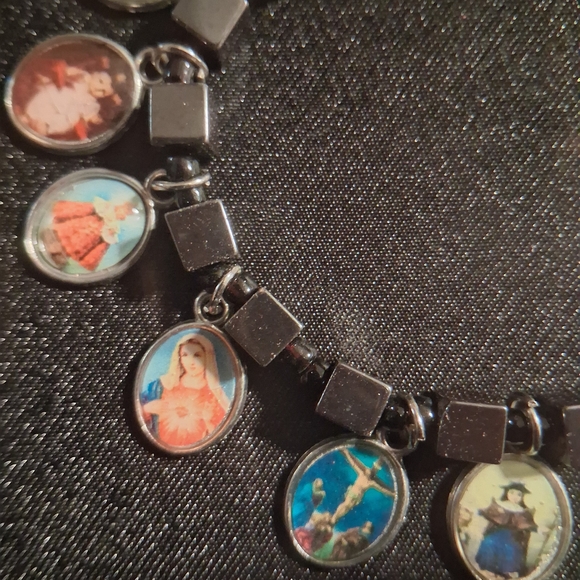 Christian Catholic Silver Charm Bracelet with Colorful Portraits Of Saints. - Picture 3 of 10